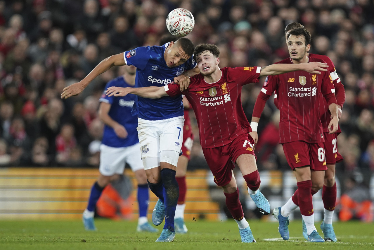 英超12月最佳扑救候选：拉亚两度上榜，大马丁、拉门斯在列