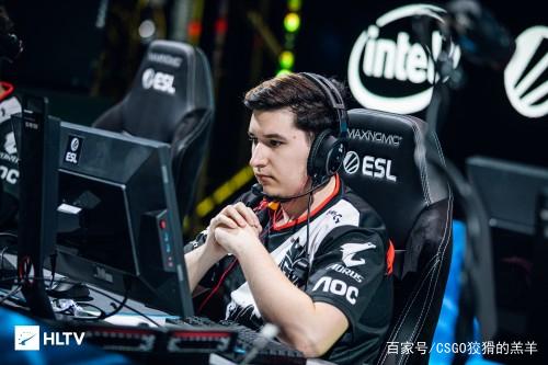 足球场上的 足球场上的